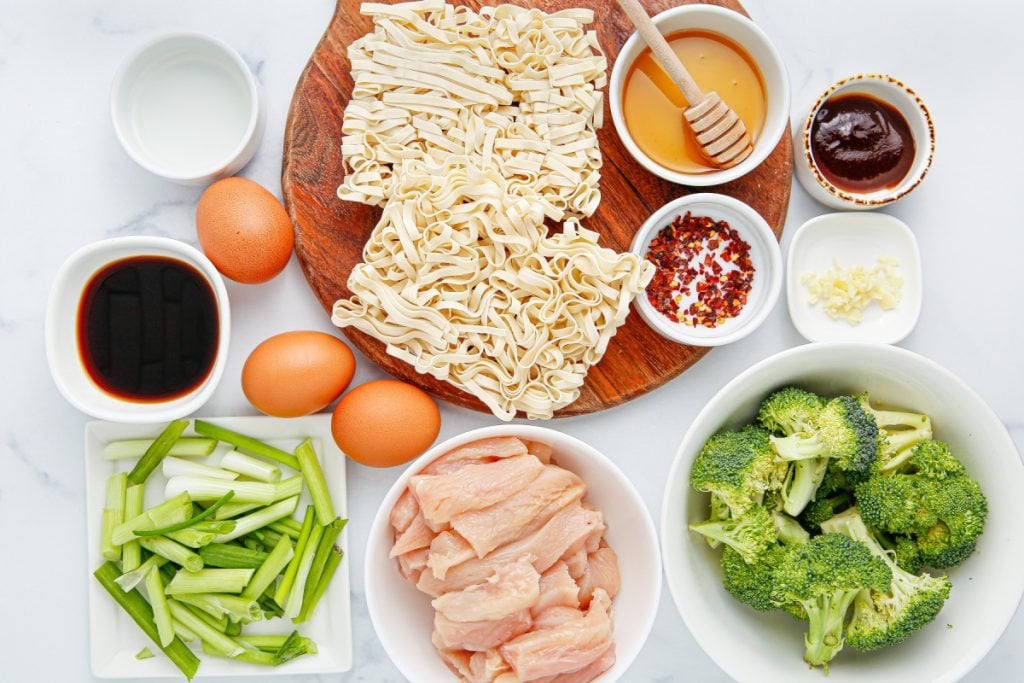 Pad Thai di pollo Vedi Ew 4 Ingredienti per il pad di pollo tailandese vedi ew