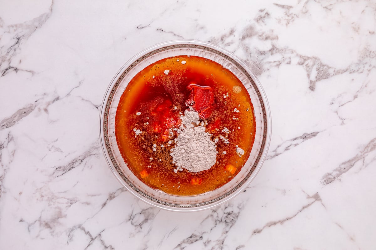 beef broth, diced tomatoes with liquid, brown gravy mix, tomato paste, and Worcestershire sauce in a bowl