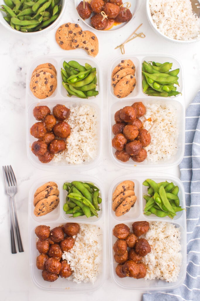 4 lunchboxes with Meatballs and Rice, edamame and cookies