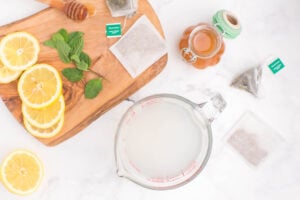 lemonade and water in measuring cup