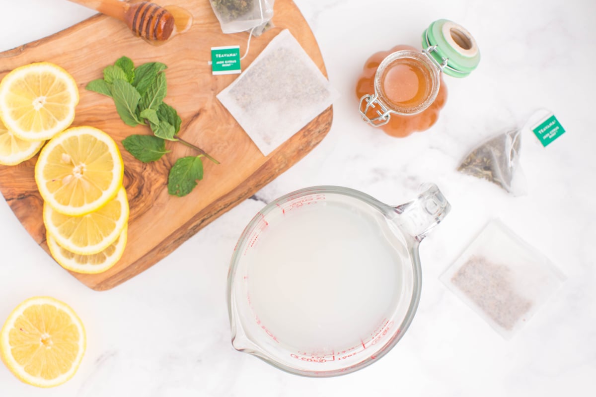 lemonade and water in measuring cup